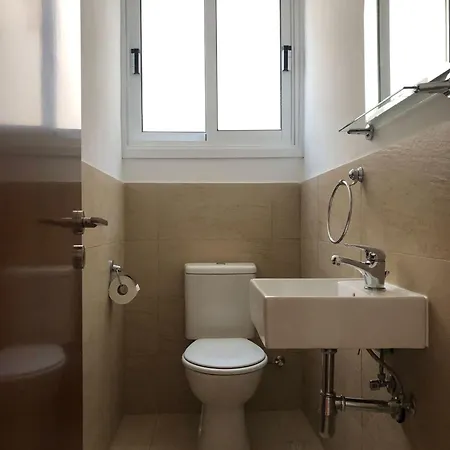 شقة 2br, Cozy Near Nicosia Mall & Highway Lakatamia