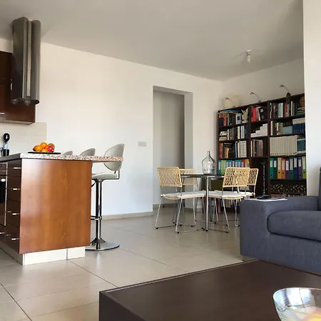 Appartement 2br, Cozy Near Nicosia Mall & Highway Lakatamia