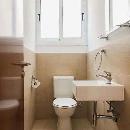 2br, Cozy Near Nicosia Mall & Highway Lakatamia